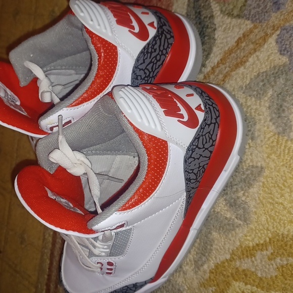 Jordan 3s - Picture 5 of 8